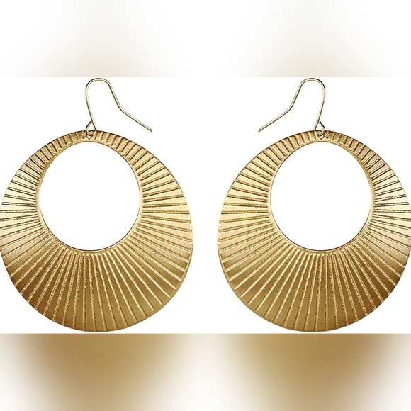 Hilrose Golden Hoop in Brass Matt Finish Earring - Picture 3 of 3